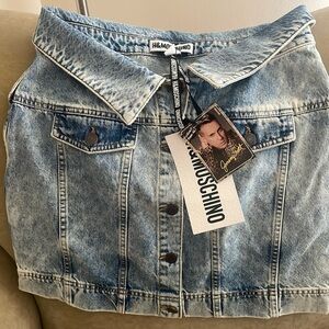 Skirt is new,never worn